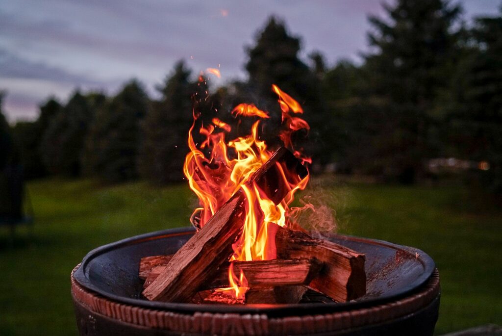 Can I Use My Fire Pit As A Source Of Warmth For An Outdoor Movie Night?